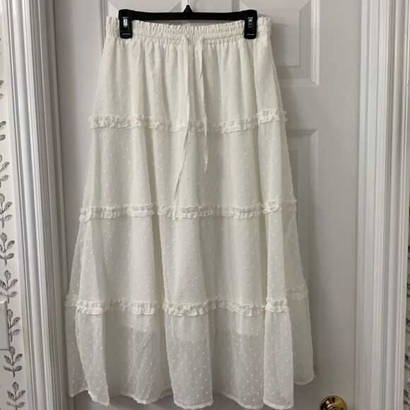 Size Large Swiss Dot Pattern Peasant skirt with four tiers.  NWOT - Picture 1 of 7